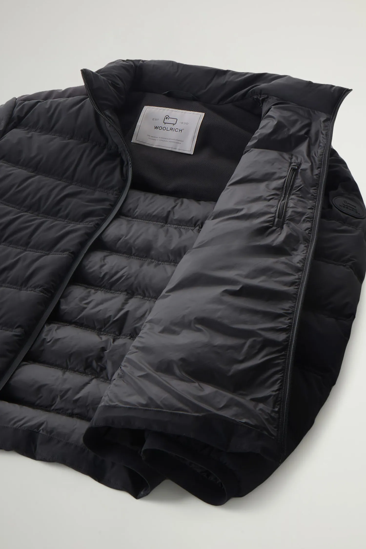 Outlet Piumino in Nylon Elasticizzato / Uomo Giubbotti